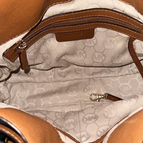 Micheal kors Hamilton like new tan leather authentic bag with good hardware - Picture 9 of 14